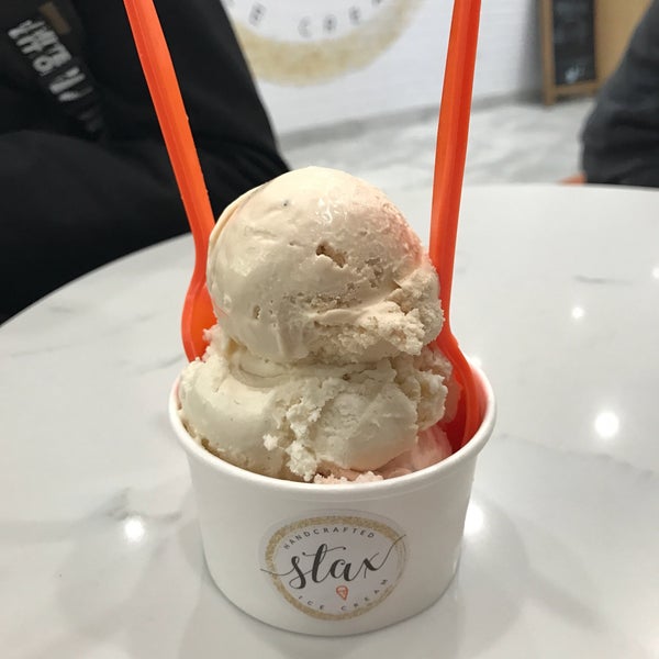 11/4/2017 tarihinde Alison A.ziyaretçi tarafından Stax Ice Cream'de çekilen fotoğraf