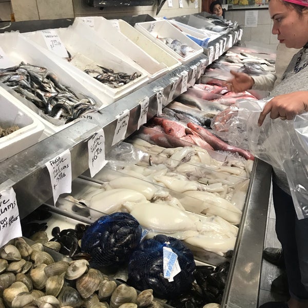 Foto tirada no(a) Astoria Seafood por Alison A. em 4/24/2019
