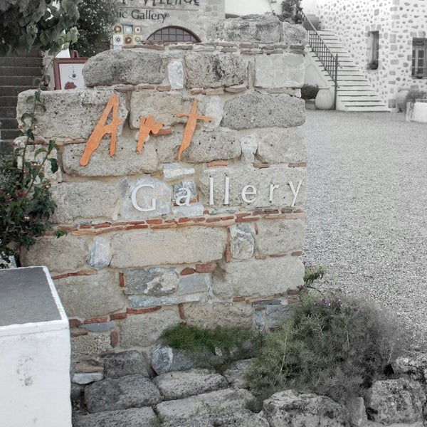 รูปภาพถ่ายที่ Artistic Village Contemporary Art (Art Gallery &amp; Museum of Ceramic Art) โดย Giannis S. เมื่อ 6/6/2014