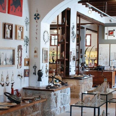 รูปภาพถ่ายที่ Artistic Village Contemporary Art (Art Gallery &amp; Museum of Ceramic Art) โดย Giannis S. เมื่อ 6/3/2014