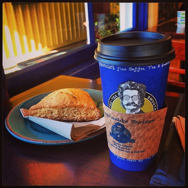 Foto diambil di Dr. Insomniac&#39;s Fine Coffee, Tea, Smoothies &amp; Cafe oleh Danny S. pada 11/30/2013