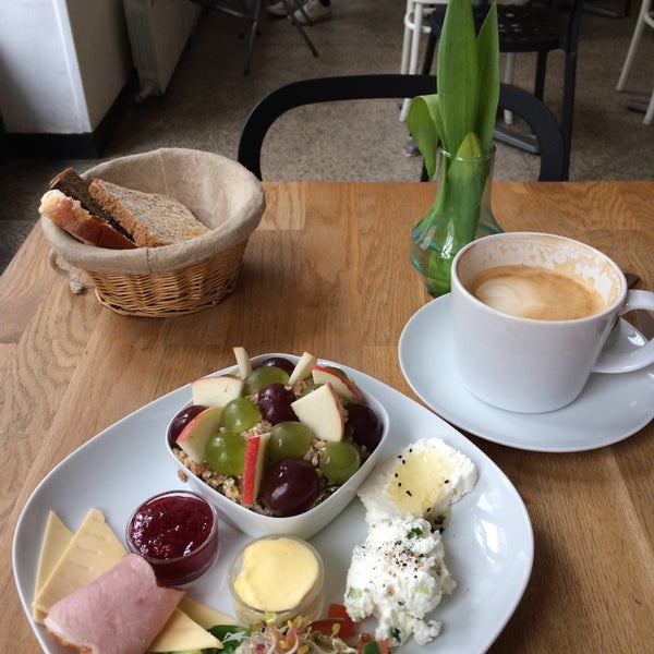 3/15/2015 tarihinde Łukasz R.ziyaretçi tarafından Kubek w Kubek Cafe'de çekilen fotoğraf