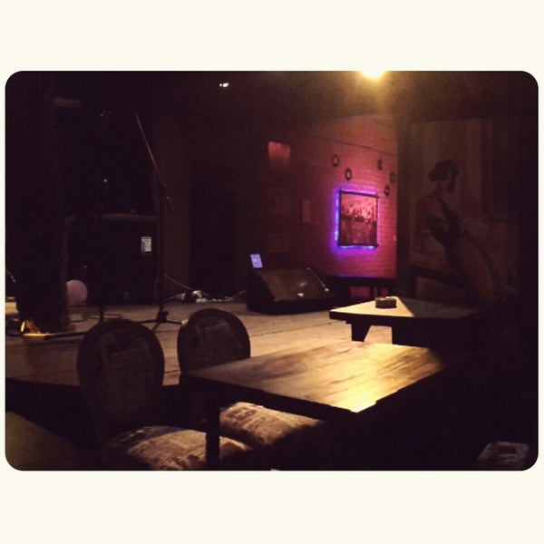 Foto scattata a Oldies Bar da Ozan A. il 11/6/2014