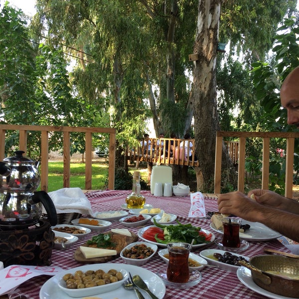 8/8/2017 tarihinde Yeşim S.ziyaretçi tarafından Derin Bahçe Restaurant'de çekilen fotoğraf