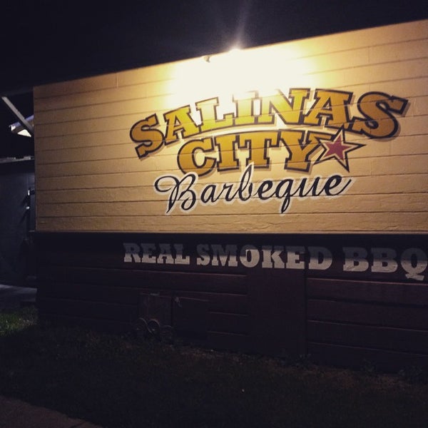 Foto tirada no(a) Salinas City BBQ por Jason P. em 2/13/2015