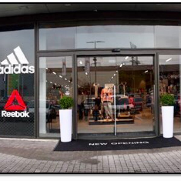 A través de inflación edificio adidas & Reebok Outlet - San Sebastián de los Reyes, Madrid