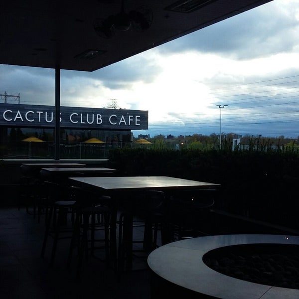 Foto tirada no(a) Cactus Club Cafe por E. E. R. em 5/21/2019