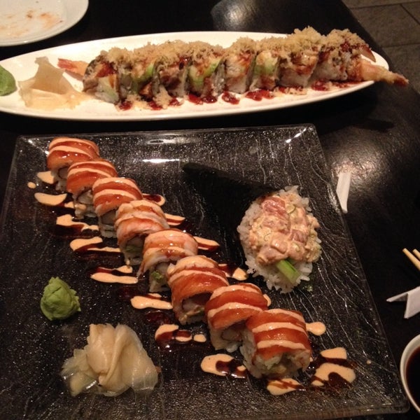 11/4/2014 tarihinde Tracy H.ziyaretçi tarafından Gekko Sushi and Lounge'de çekilen fotoğraf