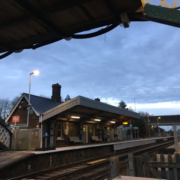 GoringbySea Railway Station (GBS) Goring Street