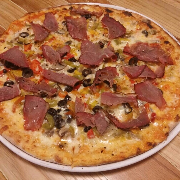 Foto scattata a PepperJam Gourmet Pizza da koray il 12/27/2015