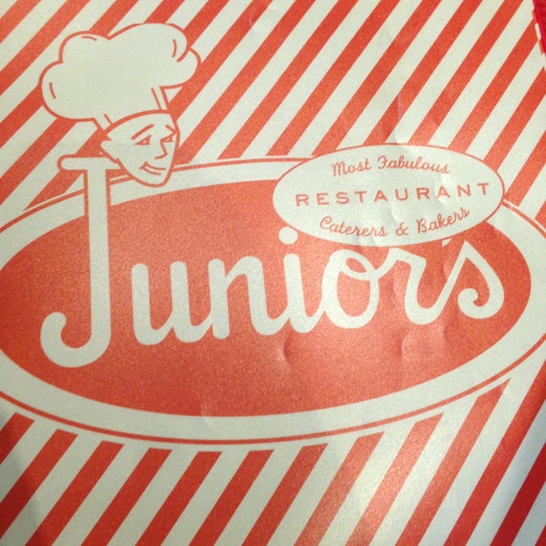 Снимок сделан в Junior&#39;s Restaurant &amp; Bakery пользователем Jesse G. 4/25/2013