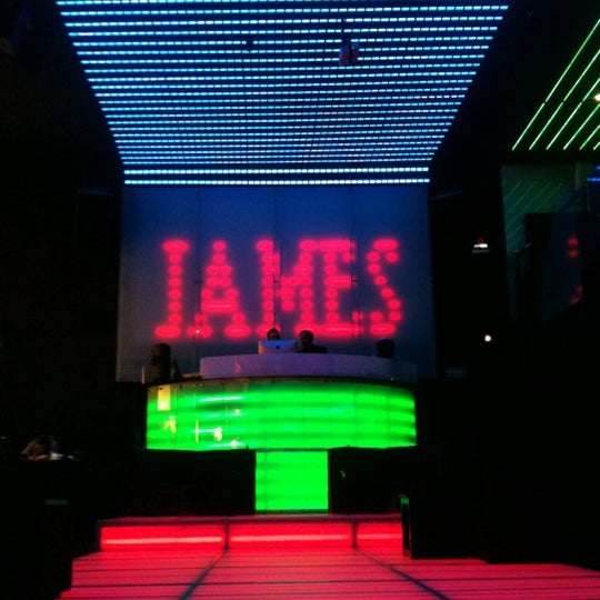 รูปภาพถ่ายที่ James Club โดย Alan M. เมื่อ 11/25/2012