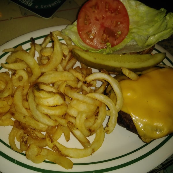 Photo taken at Flanigan&#39;s Seafood Bar &amp; Grill by Amie on 6/9/2018