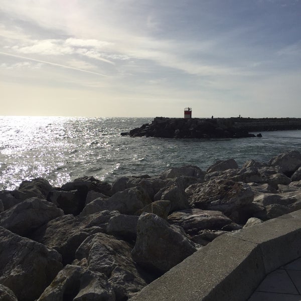 รูปภาพถ่ายที่ Porto de Recreio de Oeiras โดย Sandra R. เมื่อ 1/2/2016