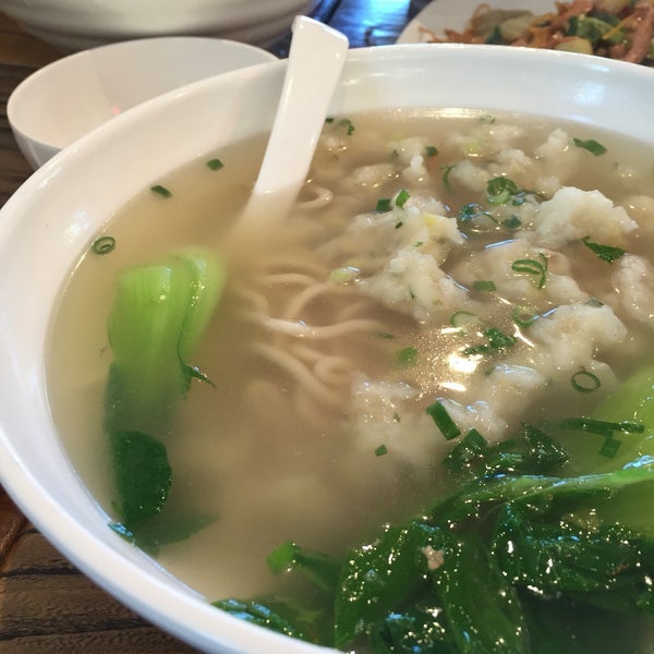 Das Foto wurde bei Wenzhou Fish, Noodles &amp; More von jansen c. am 6/11/2017 aufgenommen