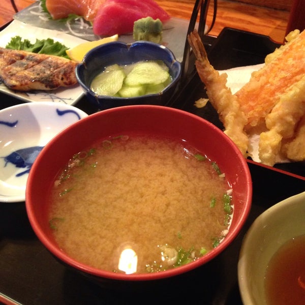 รูปภาพถ่ายที่ Hatcho Japanese Cuisine โดย jansen c. เมื่อ 9/22/2014