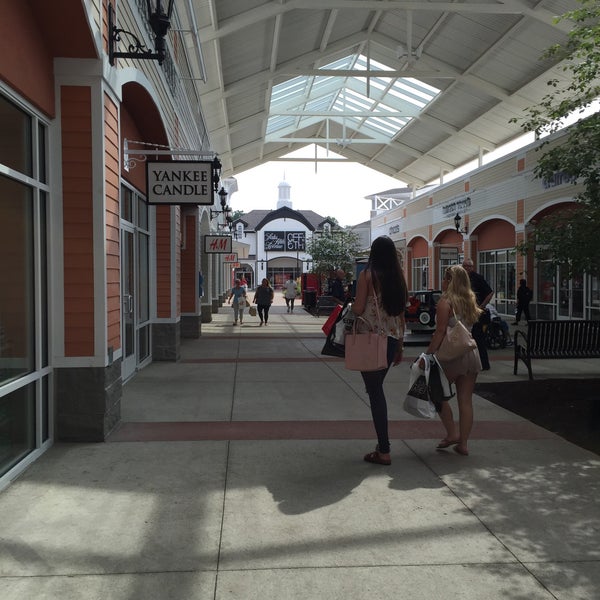 Photo taken at Tanger Outlets Pittsburgh by LK on 8/11/2017