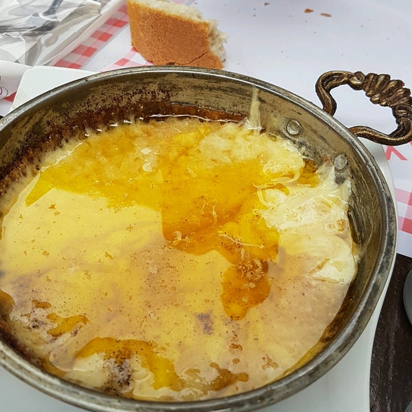 Foto scattata a Morde Pasta Cafe Bistro da Koray Ç. il 10/9/2016