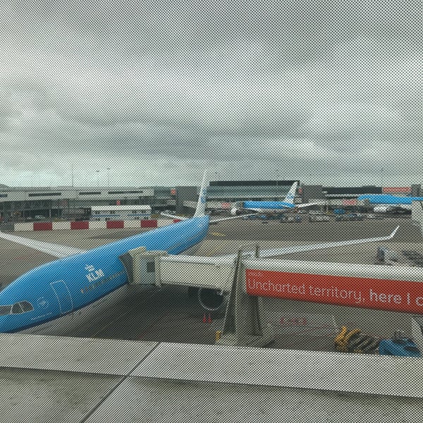 4/6/2017 tarihinde Celina O.ziyaretçi tarafından Amsterdam Schiphol Havalimanı (AMS)'de çekilen fotoğraf