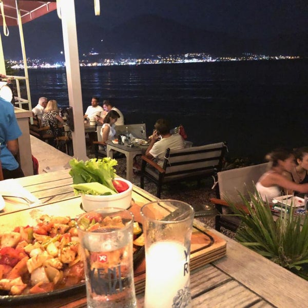 Foto diambil di Denizatı Restaurant &amp; Bar oleh Gökhan pada 8/13/2019
