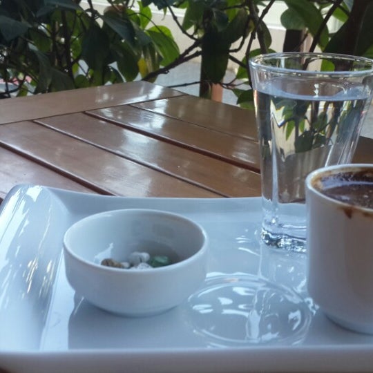 Foto diambil di Cafè Fiyaka oleh okan A. pada 10/20/2014