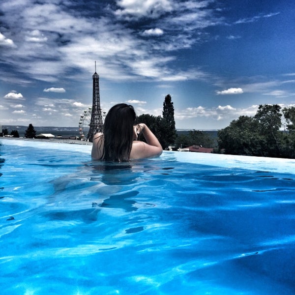Photo taken at SKYFALL Infinity Pool &amp; Terrace by Нефи М. on 7/20/2016