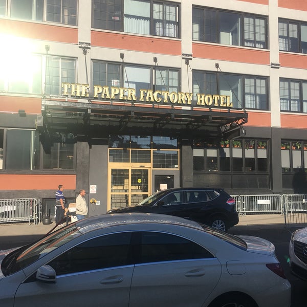 Foto tirada no(a) Paper Factory Hotel por Michael B. em 10/28/2017