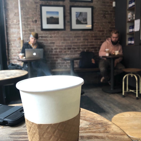 Foto tirada no(a) Third Rail Coffee por Kris L. em 3/16/2019