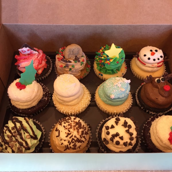 12/23/2015 tarihinde Kris L.ziyaretçi tarafından Gigi&#39;s Cupcakes'de çekilen fotoğraf