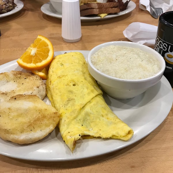 Photo taken at Eggs Up Grill by Elaine T. on 3/9/2017