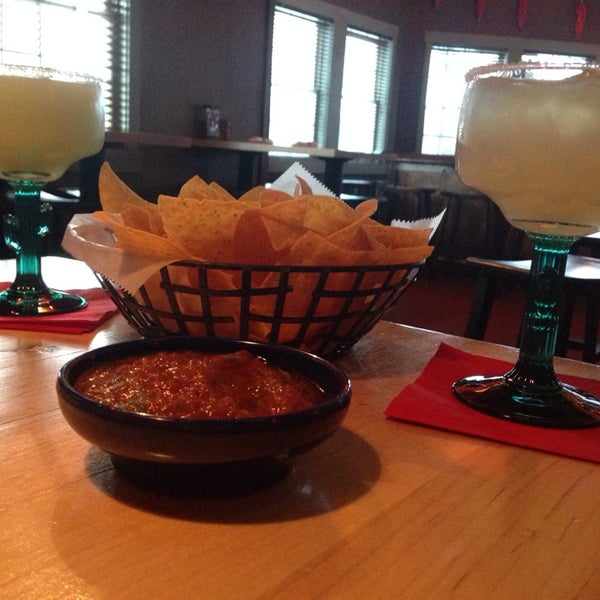 2/15/2014 tarihinde Vanessa P.ziyaretçi tarafından Escondido Mexican Cuisine &amp; Tequila Bar'de çekilen fotoğraf