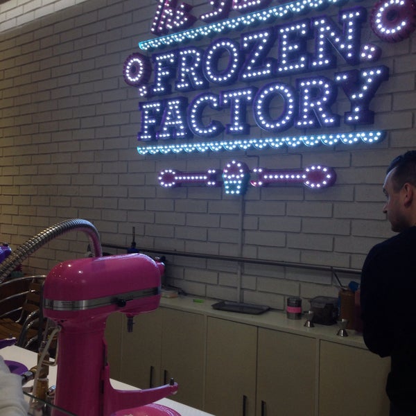 12/31/2014에 Eva M.님이 The Fabulous Frozen Factory에서 찍은 사진