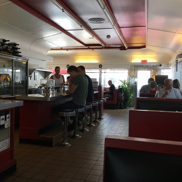 รูปภาพถ่ายที่ Grazin&#39; Diner โดย SkeeterNYC เมื่อ 7/16/2017