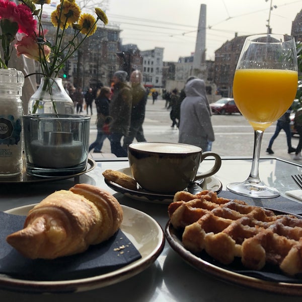 Excellent restaurant & coffee shop at Dam Square. Try Cheese Croissant, Sugar Waffle, Fresh Orange Juice, Flat White Coffee tasty and Egg with Cheese, very delicious. Good high chairs facing outside.
