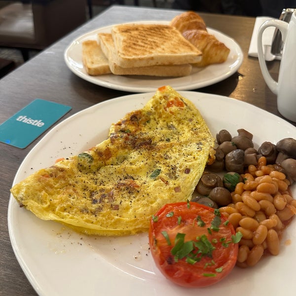 The breakfast buffet opens at Saturdays/ Sundays at 7:00 am, rest of the week at 6:30 am, be early better, it gets busy! Same breakfast everyday! Good to avoid any morning hassle in looking after food