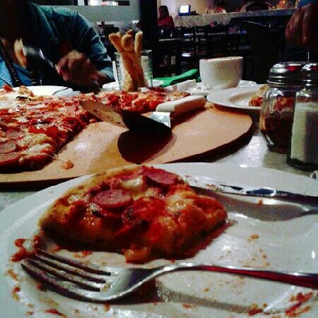 รูปภาพถ่ายที่ La Fattoria Pizzeria โดย Benavente B. เมื่อ 9/13/2013