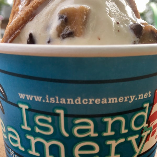Photo taken at Island Creamery by Armie on 5/27/2017