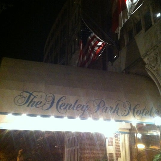 รูปภาพถ่ายที่ The Henley Park Hotel โดย Armie เมื่อ 10/12/2012