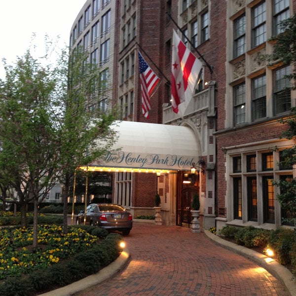 รูปภาพถ่ายที่ The Henley Park Hotel โดย Armie เมื่อ 4/15/2013