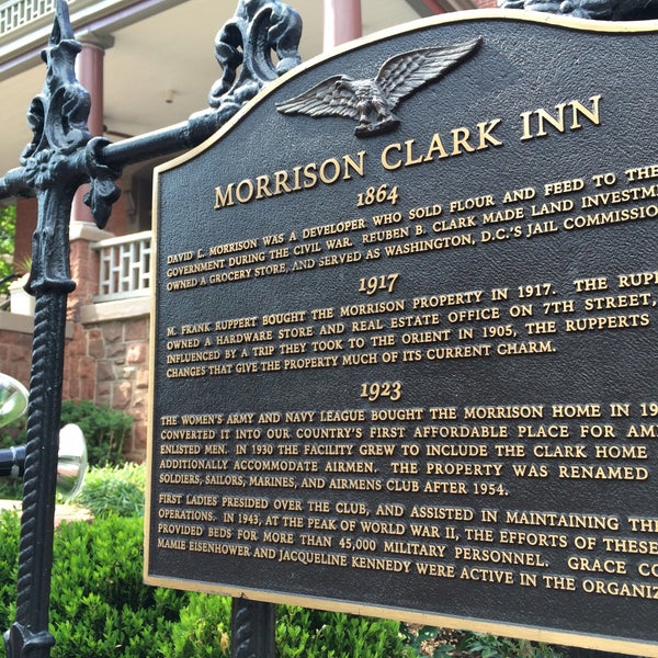 Foto scattata a Morrison-Clark Historic Inn &amp; Restaurant da Armie il 5/29/2015