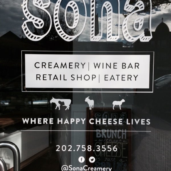 Foto tirada no(a) Sona Creamery &amp; Wine Bar por Armie em 12/1/2014