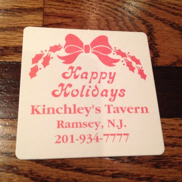 Foto scattata a Kinchley&#39;s Tavern Inc. da Amira I. il 12/24/2014