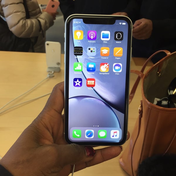 Photos at Apple Main Place - Naperville, IL