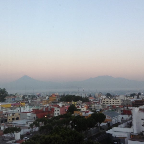 Das Foto wurde bei Holiday Inn Express Puebla von Ishonmx am 7/27/2013 aufgenommen