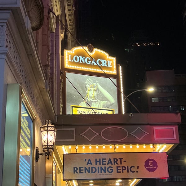 Foto tirada no(a) Longacre Theatre por Kim A. em 11/22/2022