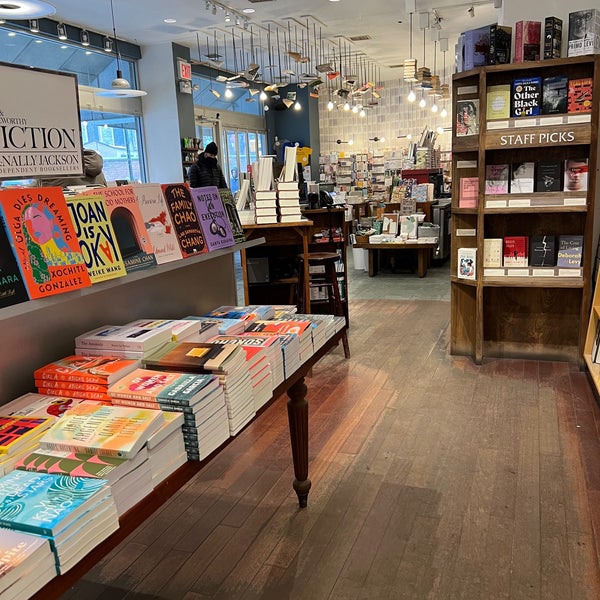 2/13/2022 tarihinde Kim A.ziyaretçi tarafından McNally Jackson Books'de çekilen fotoğraf