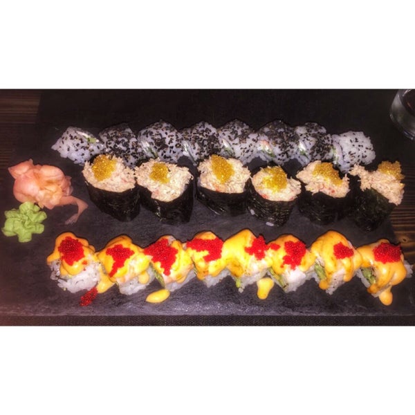 Das Foto wurde bei Hōmu Sushi Bar von Nikki G. am 11/27/2015 aufgenommen