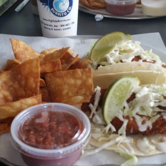 5/28/2014 tarihinde Nick G.ziyaretçi tarafından Hightide Burrito Co.'de çekilen fotoğraf