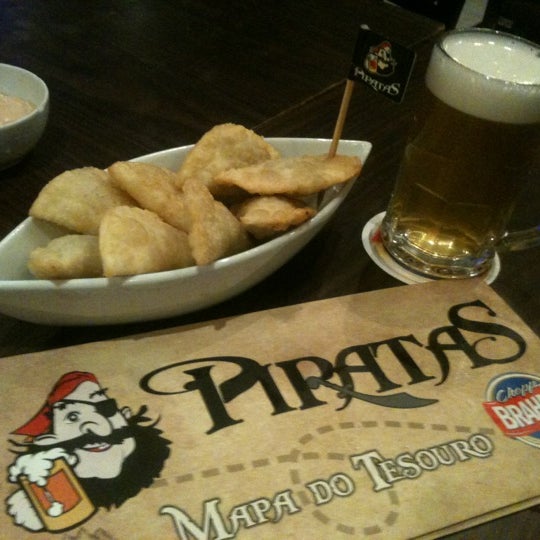 Photo taken at Piratas by Gabriel M. on 11/22/2012