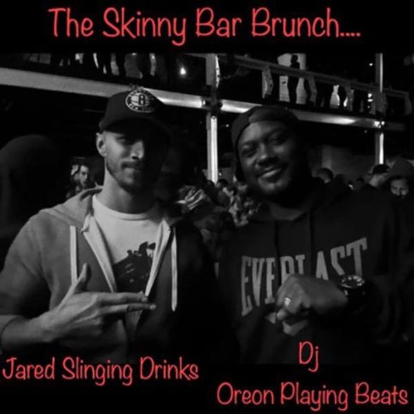 รูปภาพถ่ายที่ The Skinny Bar &amp; Lounge โดย OREON เมื่อ 4/8/2017